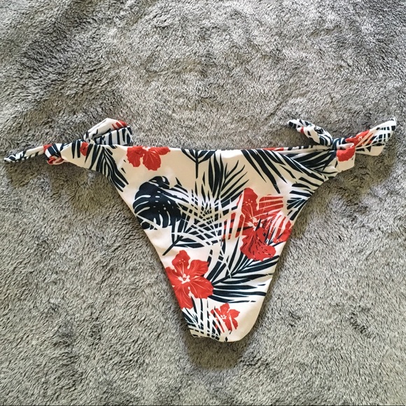 NWOT Cheeky bikini bottoms - Picture 2 of 2